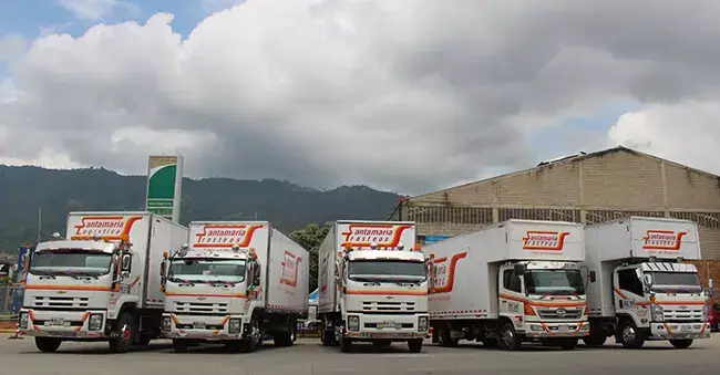 flota-de-vehiculos-santamaria-trasteos-1-1.webp